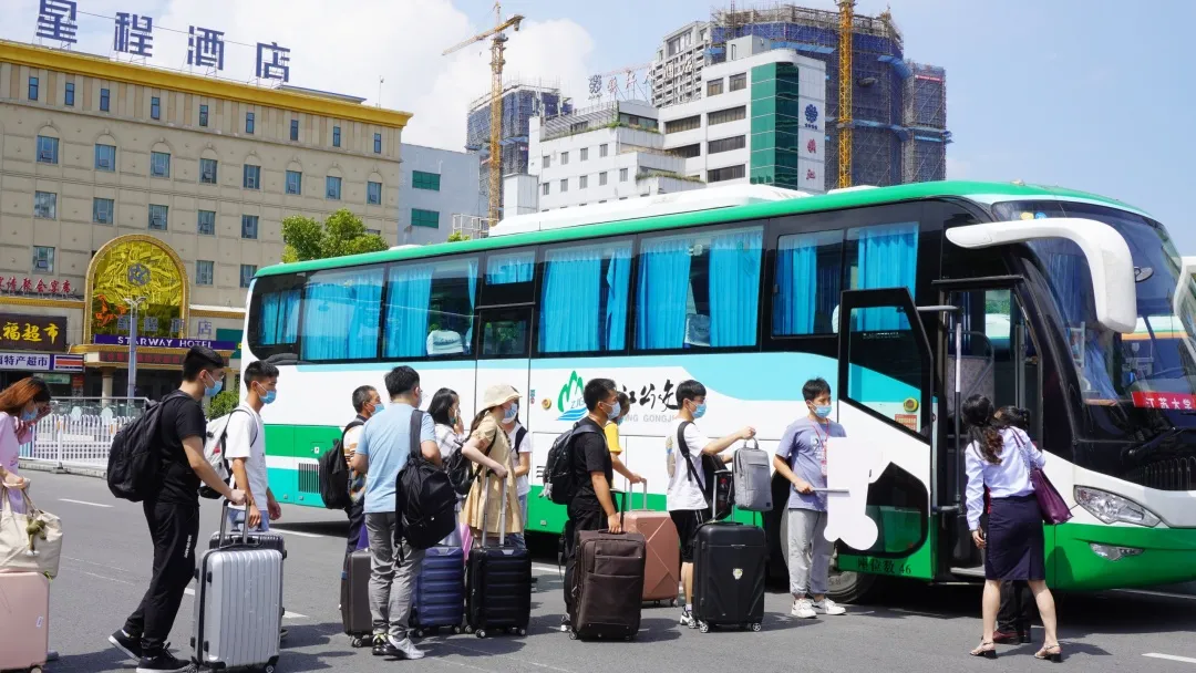 萌新你好 | 终于等到你！2020江苏大学新生报到现场直击