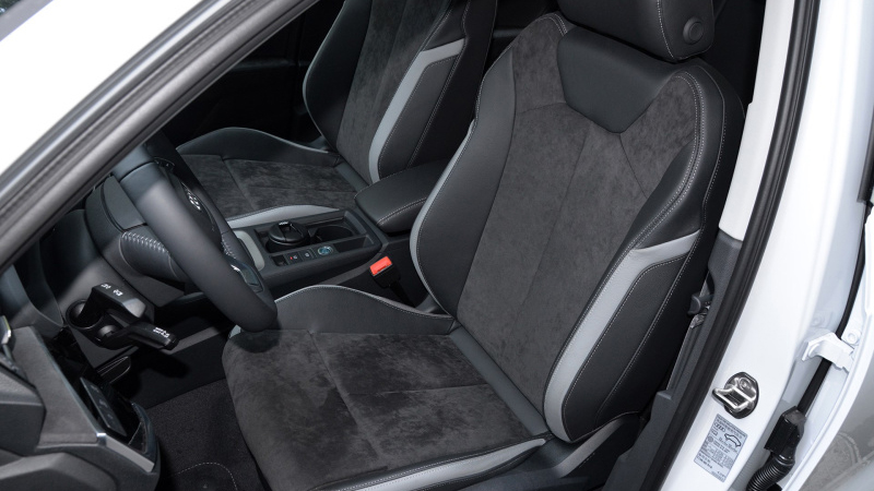 入门配置谁更丰富？奥迪Q3 Sportback对比宝马X2