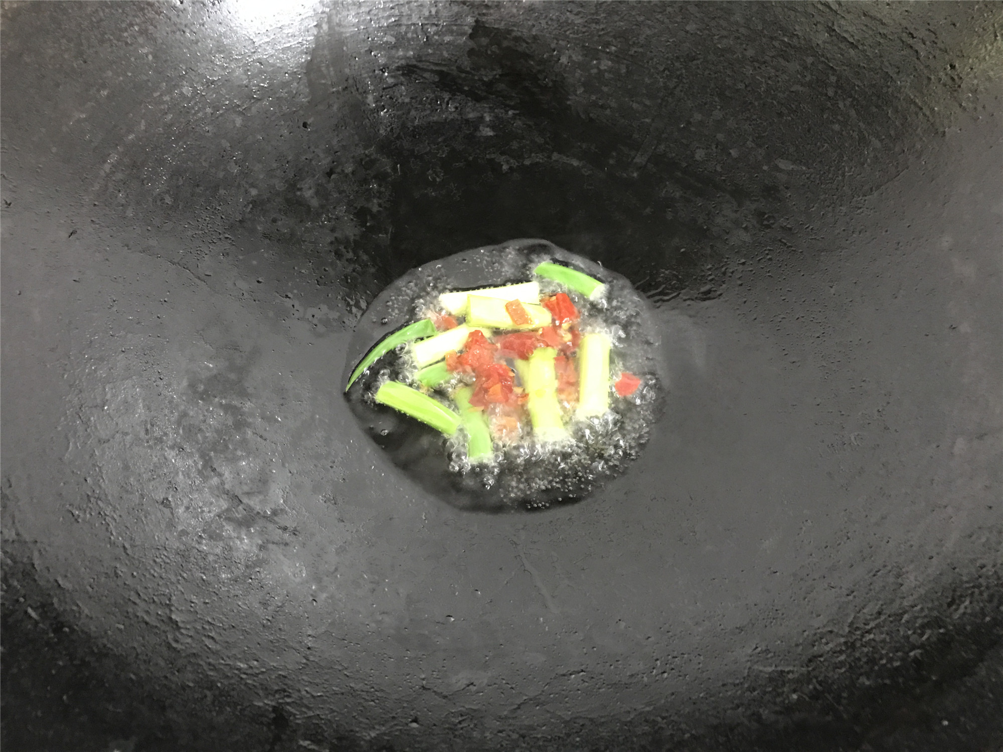 百吃不厌的家常菜，比老干妈好吃下饭，咸甜鲜辣，一顿多吃两碗饭