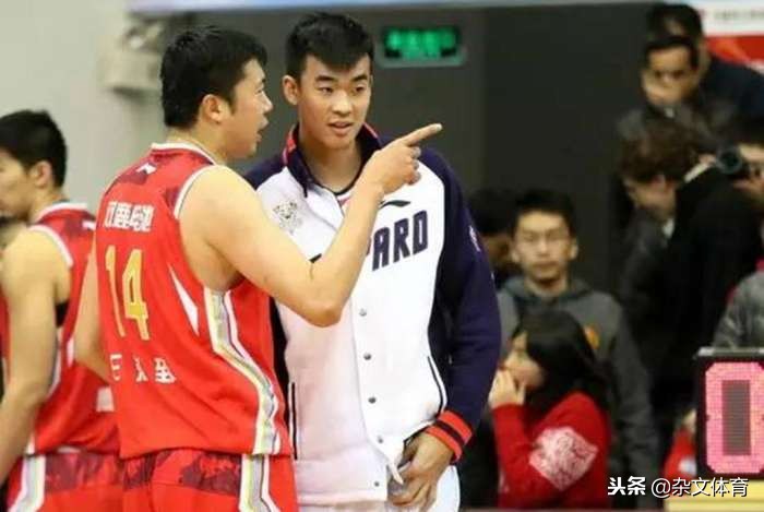 李慕豪个人简介(职业球员输给业余人士！18岁已经2米16, 参加NBA选秀却落选)