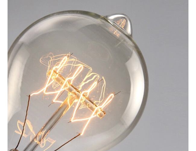 首先电流通过灯丝,由于灯丝具有一定的电阻,因此由于焦耳效应会产生