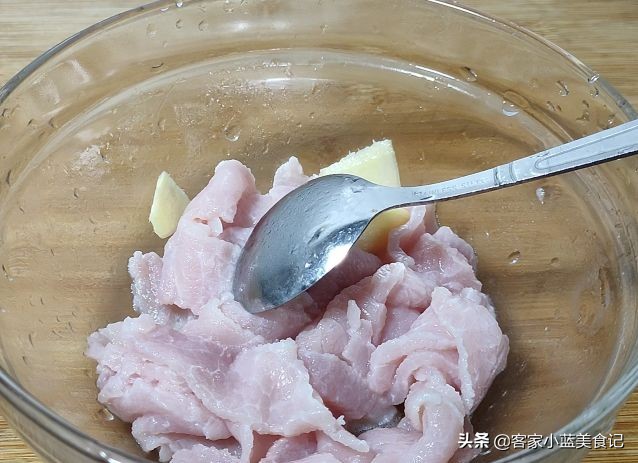 小孩光吃不长肉，入冬后多做这瘦肉粥，常吃脾胃好，吃饭也香
