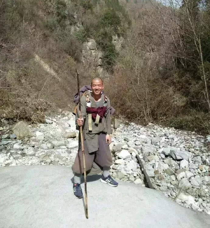 行者鬼脚七：从“阿里九年陈”到“学佛的小说家”