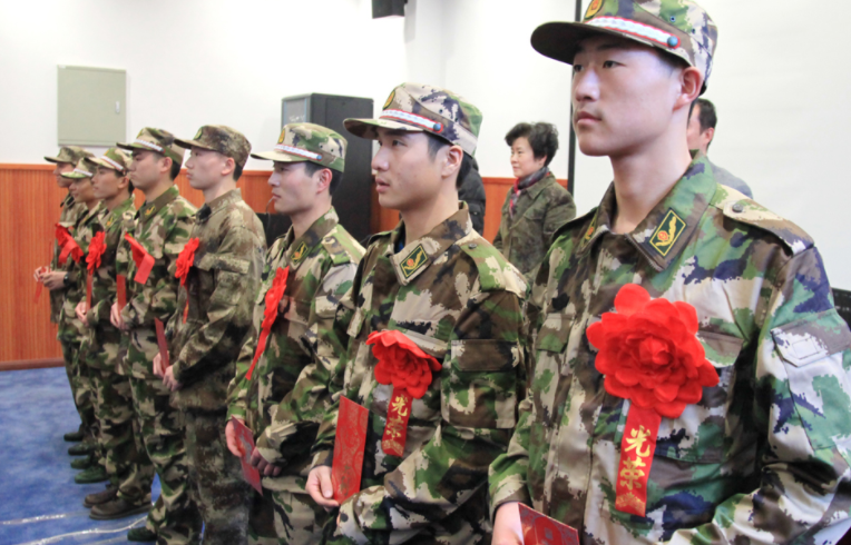 2021下半年征兵已开始，女生条件有所放宽，大学生报考更占优势