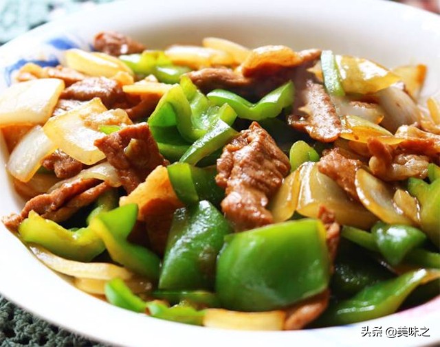 青椒炒肉片的14种做法，肉嫩味纯辣而不燥，营养丰富制作简单