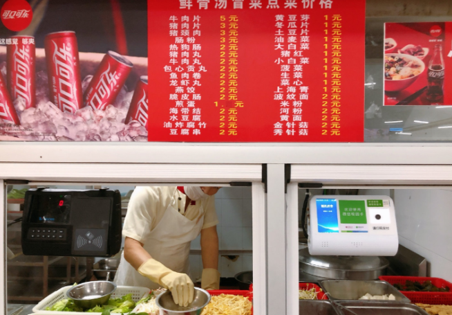 深圳大学奇葩菜品迎新生，造型设计接“地气”，学生看见后绕着走