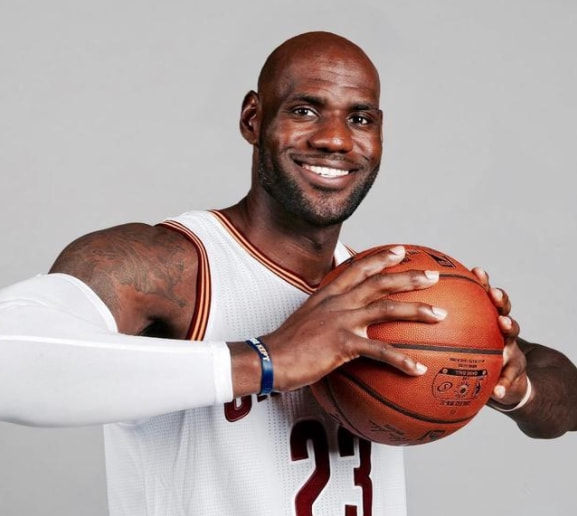 为什么nba光头很帅(当NBA球星变光头，东77伦纳德颜值悬崖式下滑，詹姆斯毫无违和感)