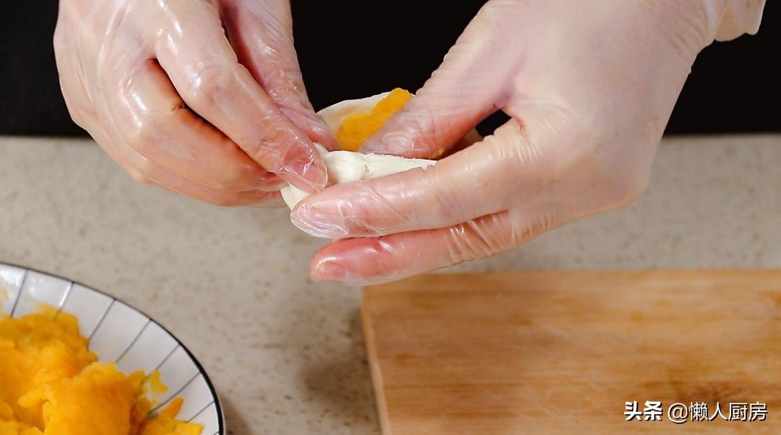 天气越冷，红薯越来越甜，遇到酥皮红薯饼别手软，3张手抓饼搞定