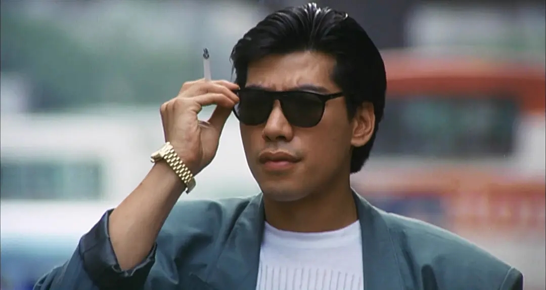 当然,张耀扬也演过很多正面角色:《江湖告急》对老大忠心耿耿的同性恋