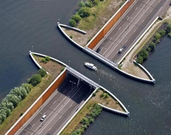 23个你可能没有见过的事物，怪异构造的四人跷跷板