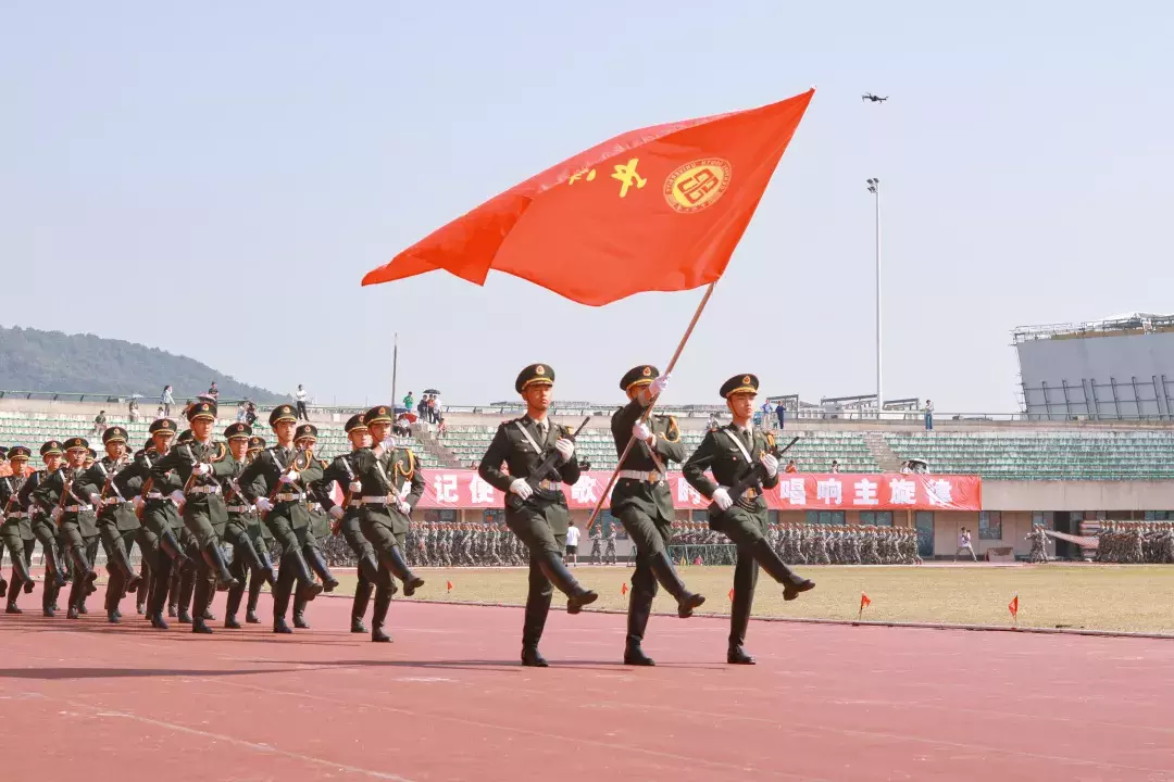 2019级中南大学本科新生完成军训，雄姿英发展风采！