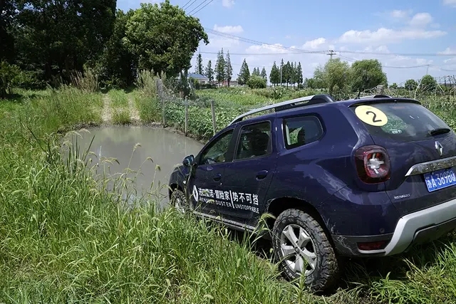 16.18万进口雷诺达斯特冒险家四驱越野车，拼得过国产合资车吗？