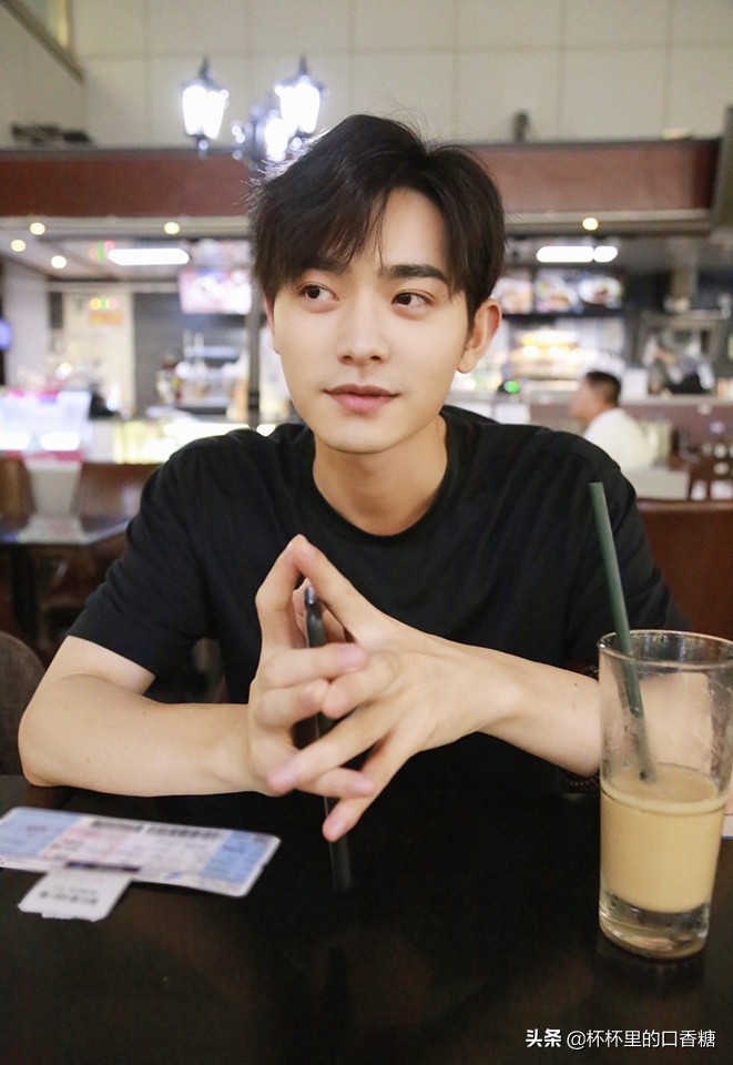 《一生一世》9演员私服照！梅行是1997年小鲜肉，宏晓誉170大长腿