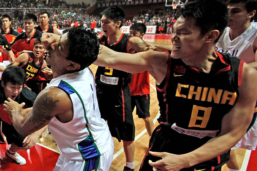 友谊赛成格斗，中国男篮打得巴西“落荒而逃”，险无法参加奥运会