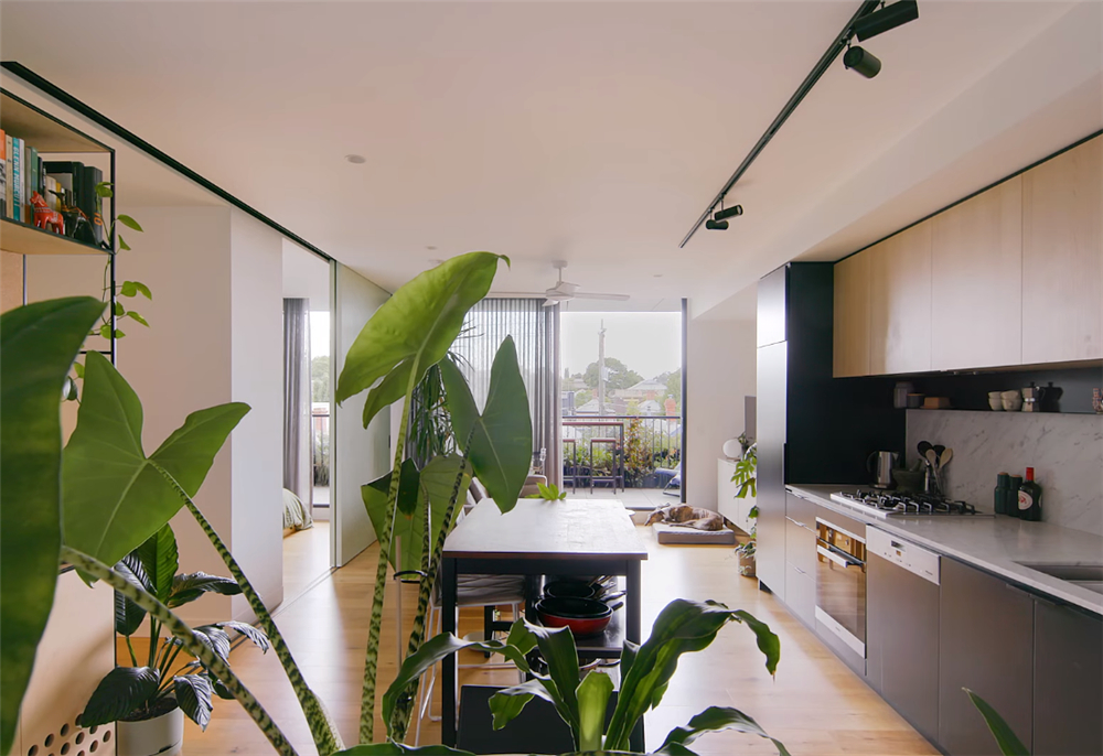 独居姑娘的1室2厅小家，55㎡面积做成开放式，卧室推拉门太实用了