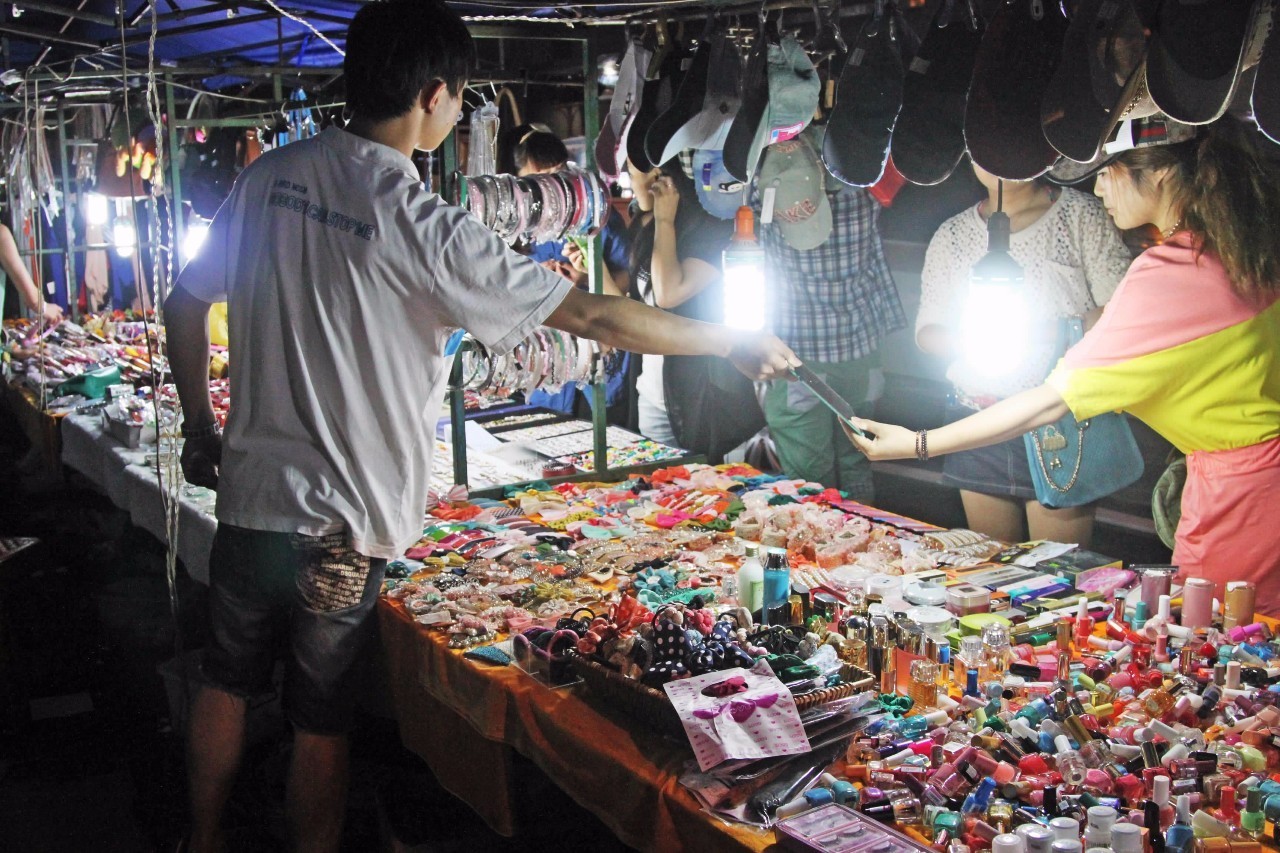 阿里巴巴怎么进货摆地摊摆地摊顺口溜真的可以帮助卖货吗