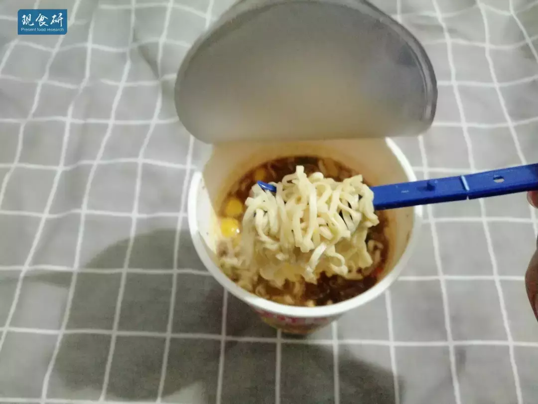 和味拉面辨别（和味拉面和普通方便面的区别有哪些）