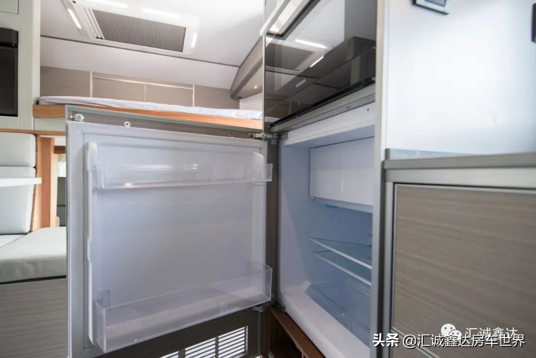 阿莫迪罗皮卡越野房车！7.3LV8发动机，4驱+2把锁！满水电住4人