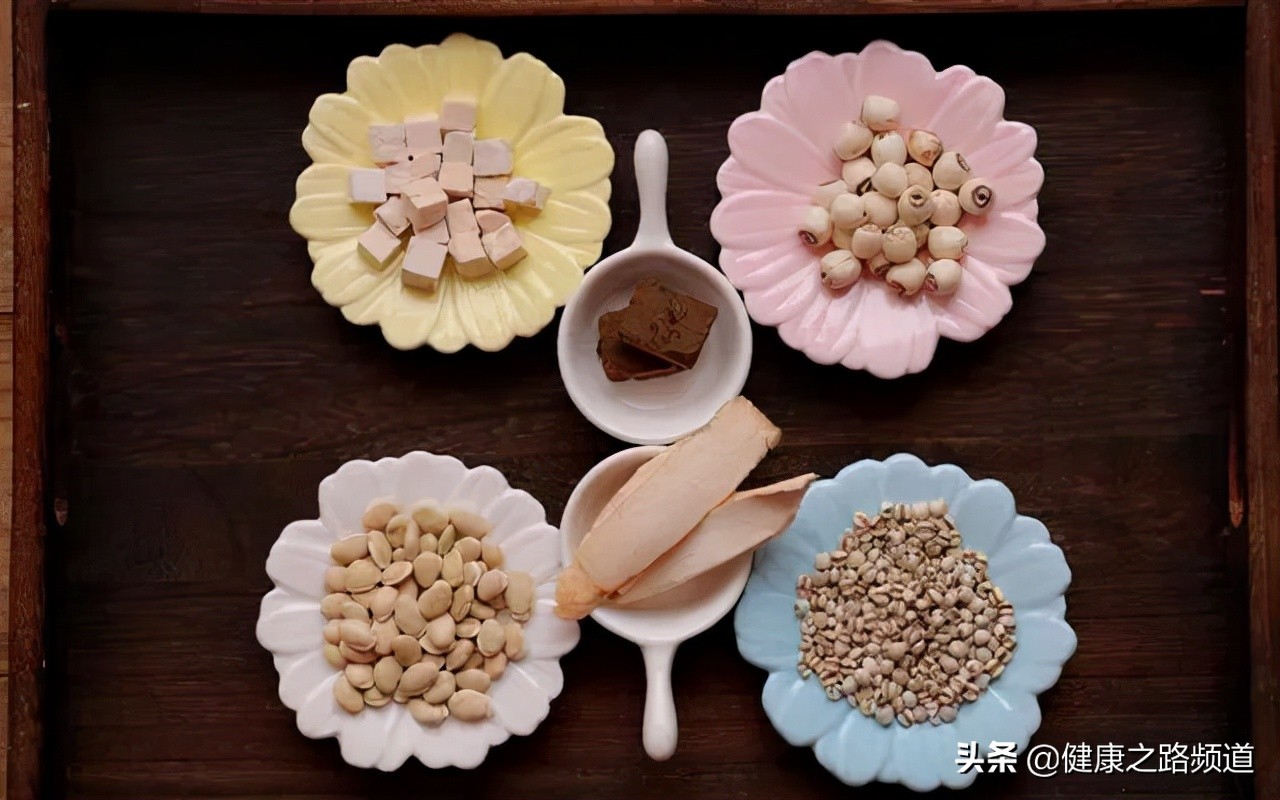 脾胃虚弱的人，湿气也很重，把5种食材煮一煮，脾胃慢慢好起来