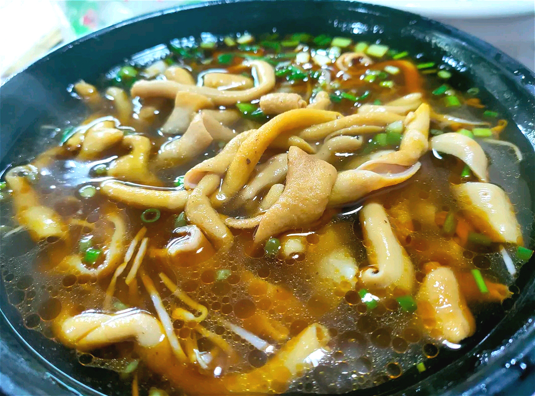 “弯酸”的老板娘，成都著名的“受气烤鸭”，就问你敢不敢吃？