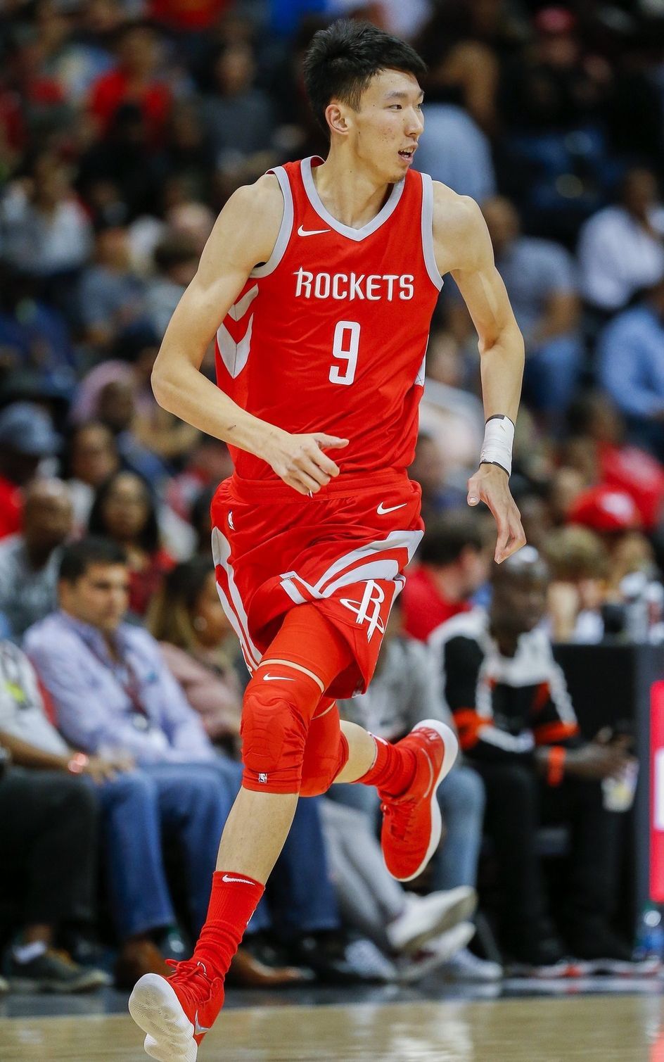 中国男篮球员周琦简历(周琦的故事:被认为是第二个姚明,骂他波兰中锋