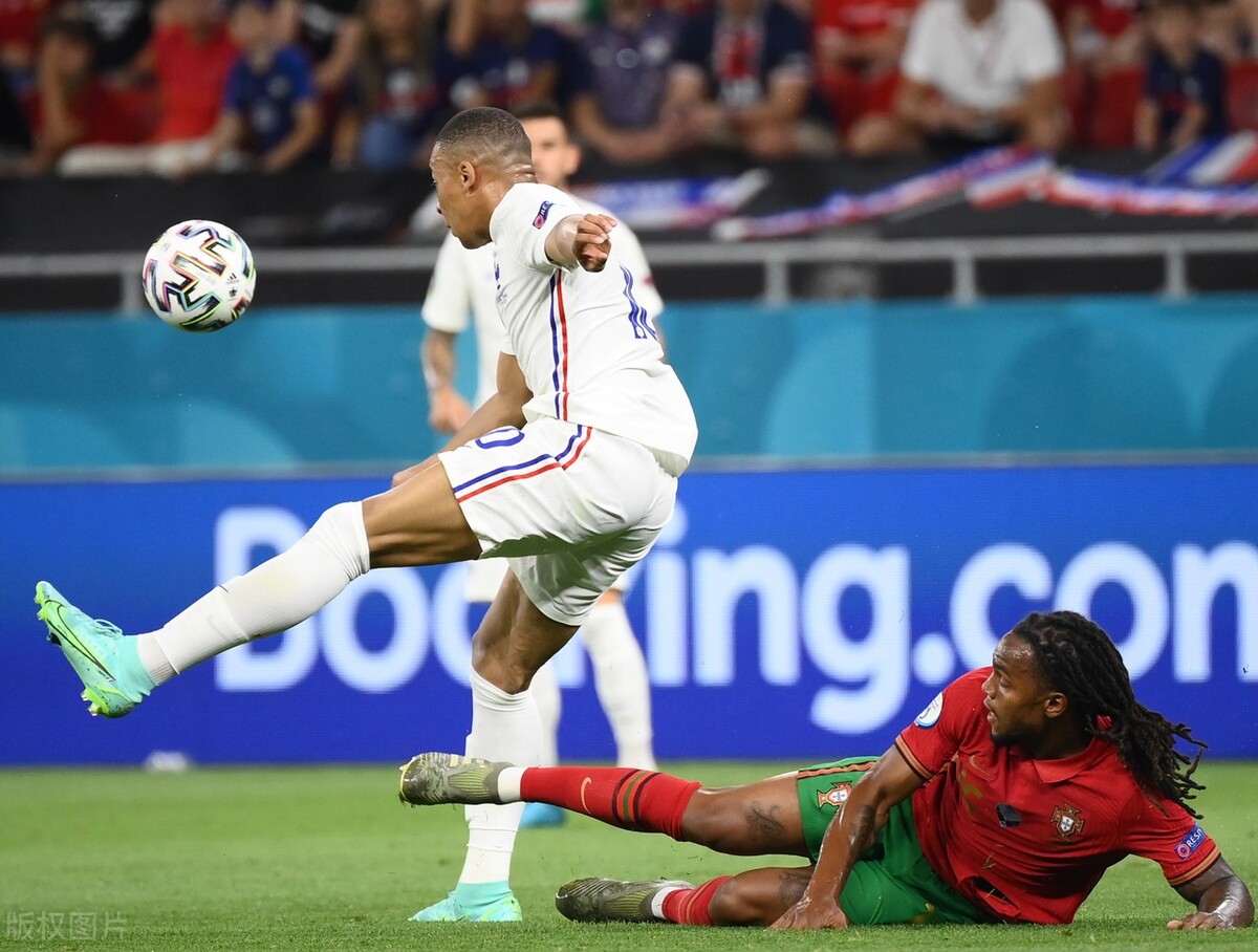 欧洲杯-C罗梅开二度打进第14球 本泽马双响 法国2-2葡萄牙携手出线