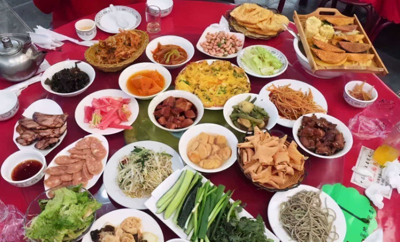 女儿高考估分649，父母听后大摆宴席，成绩公布后亲戚直呼退钱