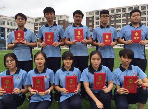 高中生别竞选“3种班干部”，不仅耽误学习，还容易遭同学排挤