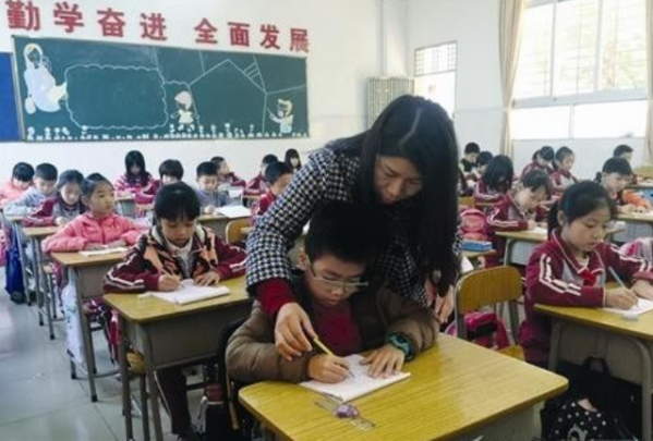 小学生“请假条”火了，请假的理由太奇葩，老师全都没批拒绝了