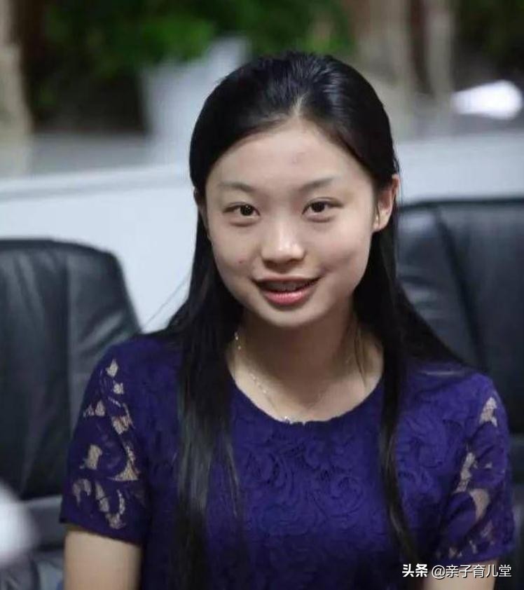 勇夺广东文科高考状元的这位女学霸，一手书法行云流水，让人惊艳