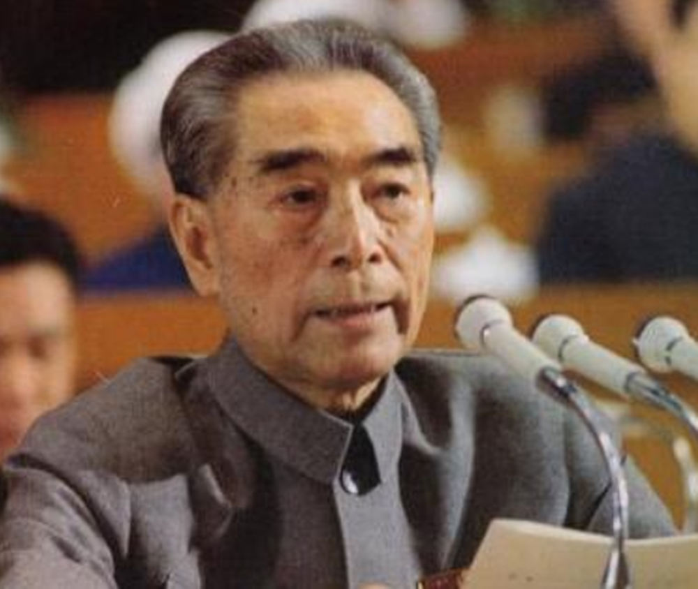 人民大会堂画作完成后，众人提议周恩来题词，却被拒绝：我不合适