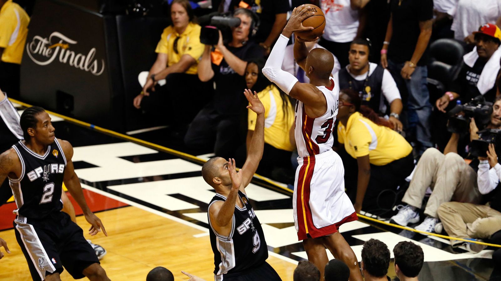 NBA总决赛经典时刻，乔丹换手上篮，詹姆斯世纪追帽伊戈达拉