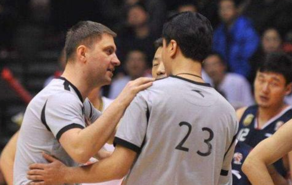 篮球比赛每节的时长是多少（中国篮球业余一幕！同一赛事两场时长不同：1场40分钟，1场48分钟）