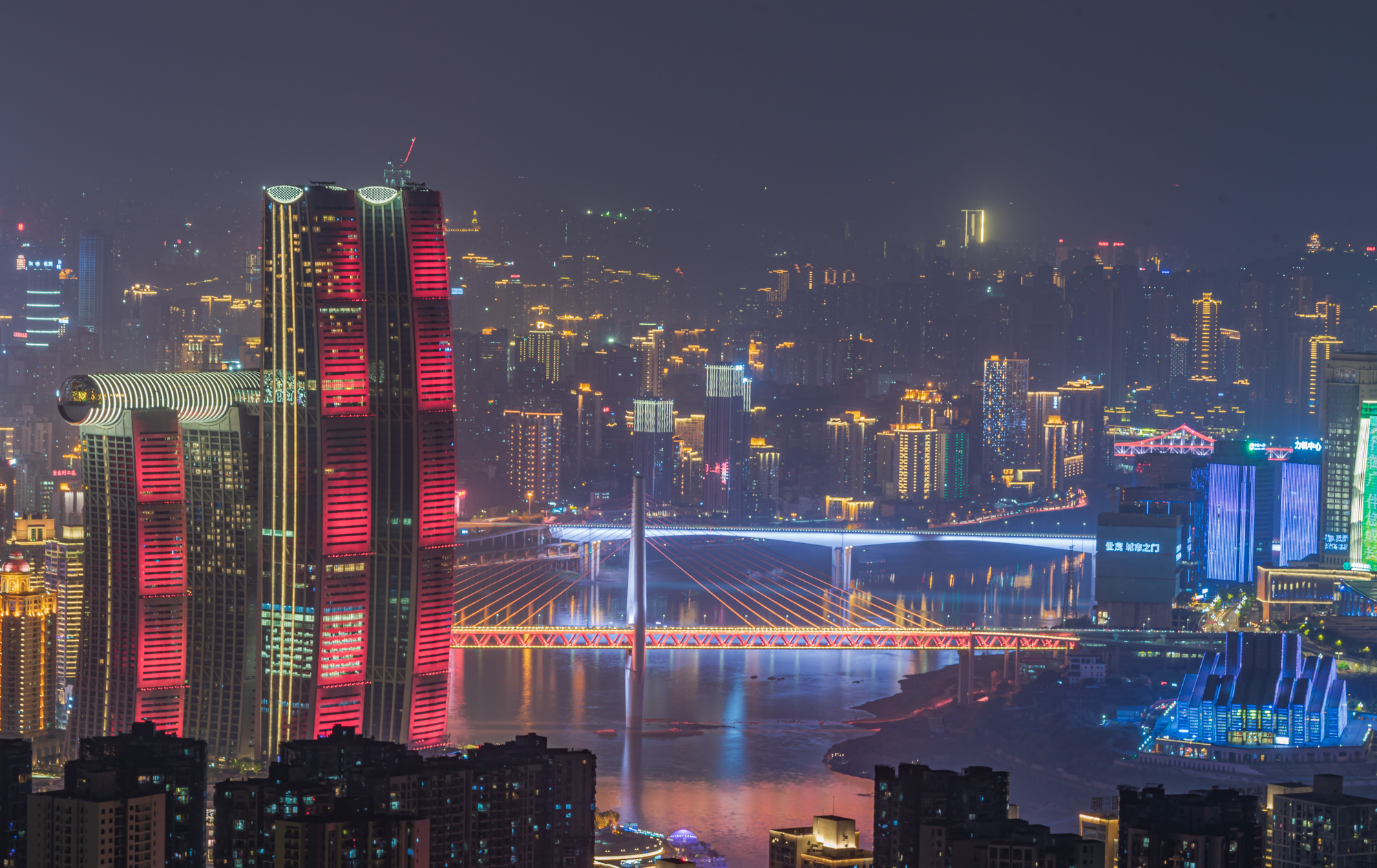 横跨嘉陵江,对于很多外地朋友来说,关于千厮门和东水门大桥,都会傻傻