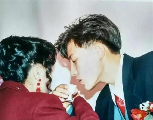 爸妈颜值高是啥体验？20年前的旧照，告诉你什么是“惊艳了时光”