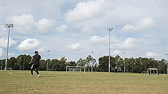 足球传球射门动作要领(10个独特而有创意的传球方式)