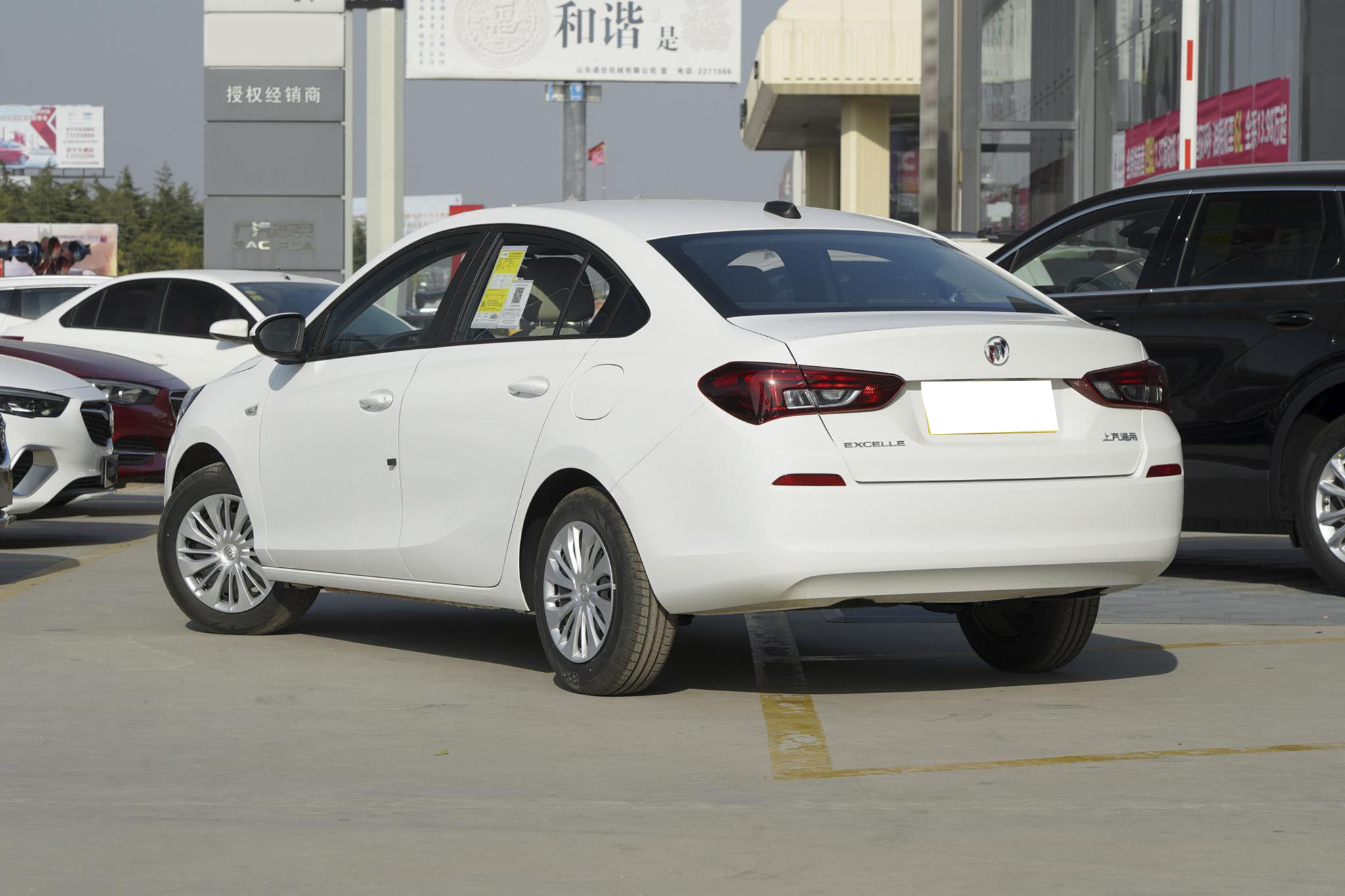 5万多入手合资三厢家轿，百公里油耗低至4.7L，带你看别克凯越