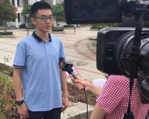 高考史上分数最高的两个人，一个749分一个750分，如今怎么样了