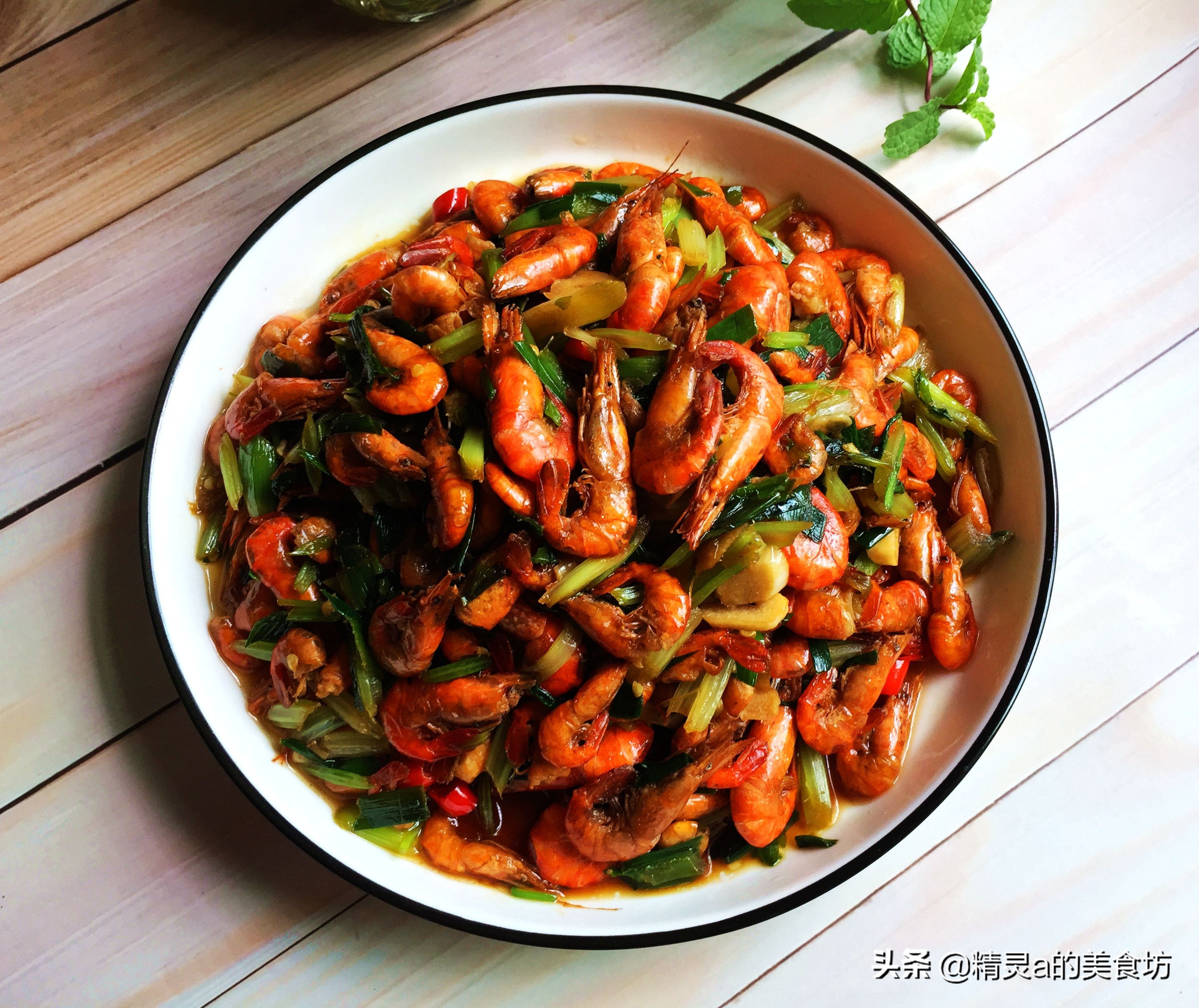 小河虾最美味的做法：鲜香可口的小虾米烹饪技巧