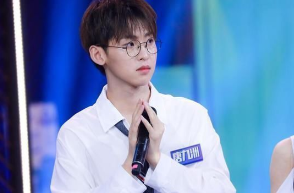 北京邮电校草唐九洲,有颜有才还写得一手好字,学霸校草实至名归