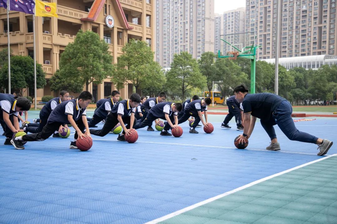 湖北男生中考足球用几号(重磅！“三大球”进入武汉新中考？武汉多校已开启相关课程)