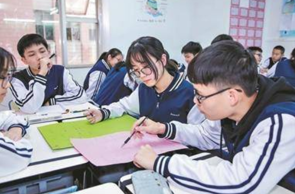 武汉多所民办高校“涨价”，学生陷入两难选择，继续读还是选退学