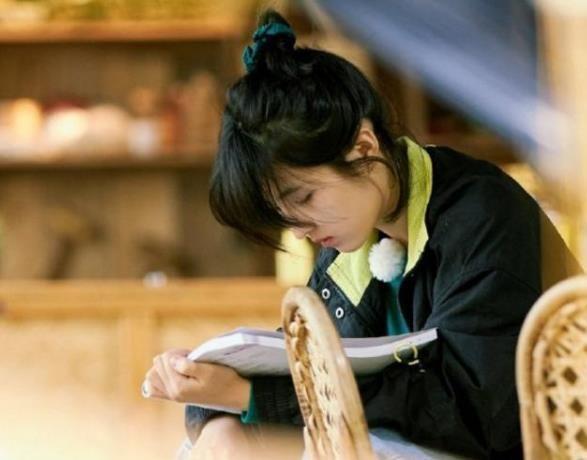 同是童星，林妙可北电落榜，张子枫北电艺考第三名，两人差距明显