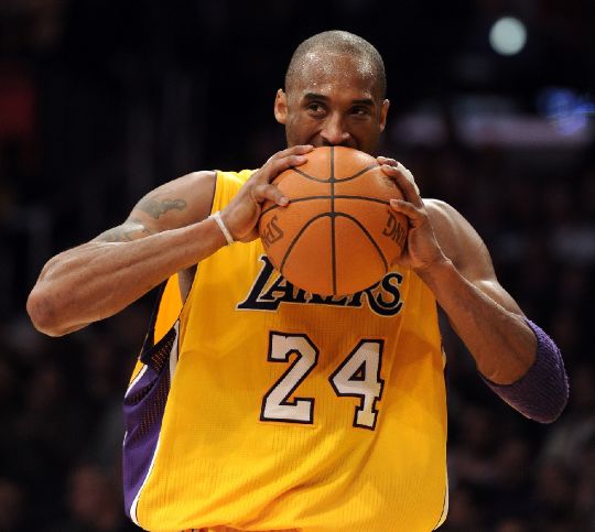 nba球員為什么手磨鞋底（為什么籃球運動員老愛摸鞋底？）