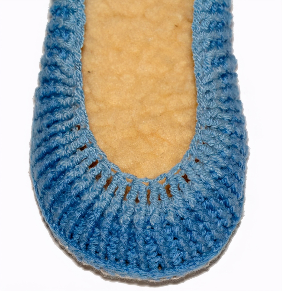 4.鞋底钩好以后,开始编织鞋帮,花纹如图所示.3.