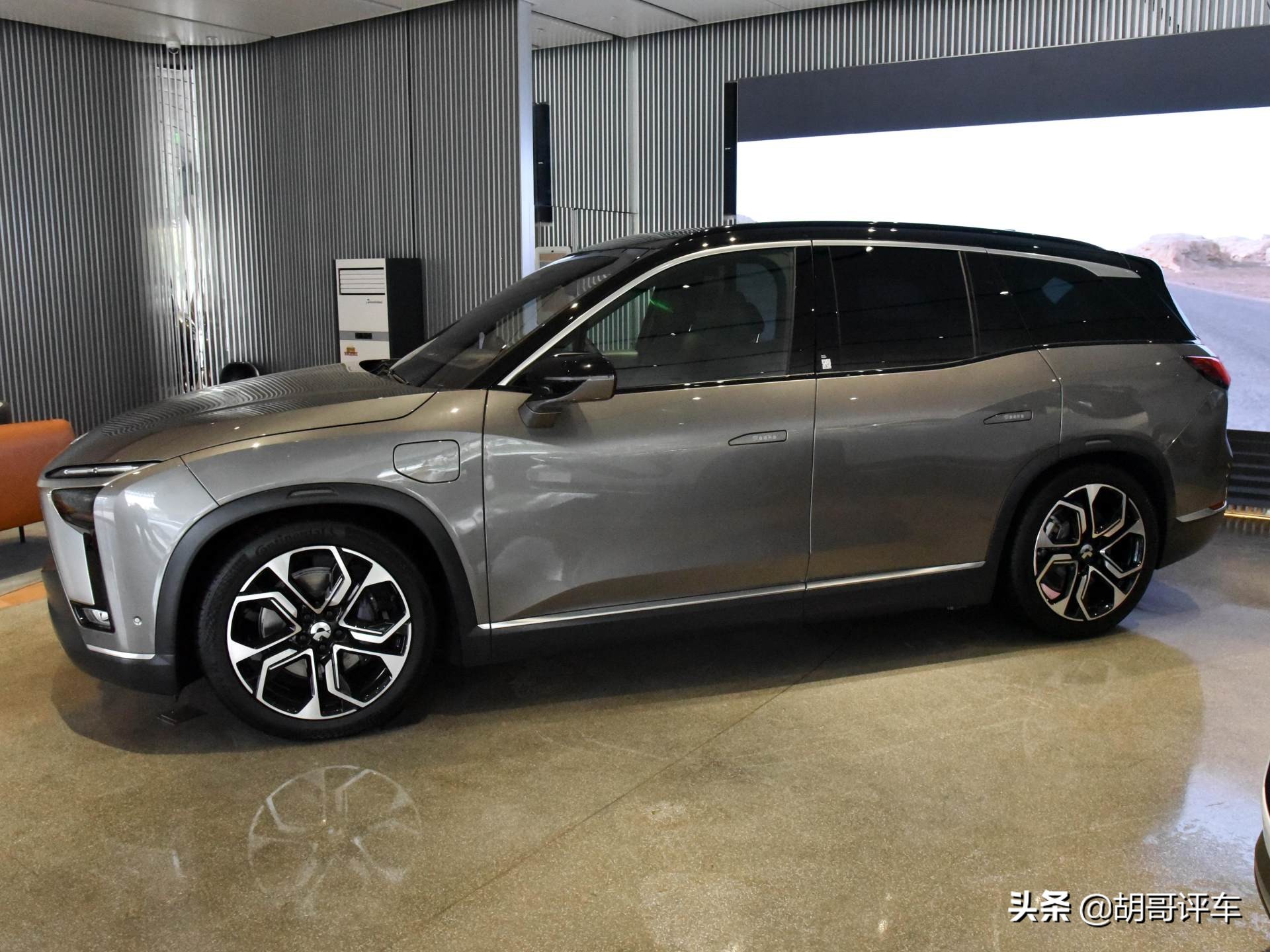 科技氛围浓厚,高颜值,高配置,可充可换可升级,实拍蔚来es8