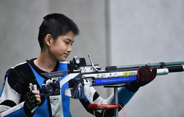 中国击剑水平世界排名(中国体育两大奇迹！男子重剑挑落世界第一，16岁新星晋级奥运会)