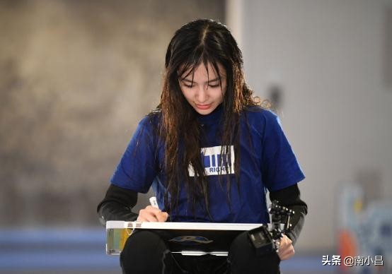 五大人气女王当中，迪丽热巴、baby的个人影响力似乎相对较弱