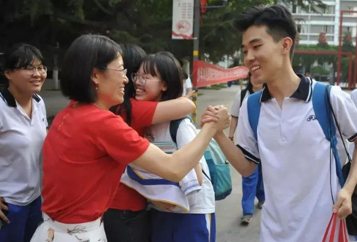 适合中等生报考的军校，录取分数不高，毕业后不用愁就业问题