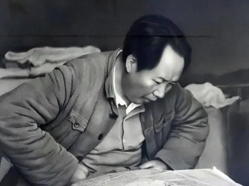 为纪念关闸事件，政府在关闸前举行了升旗仪式并设立纪念碑。